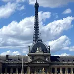 New 3Bed/1Ba Parisian Loft By The Eiffel Tower!