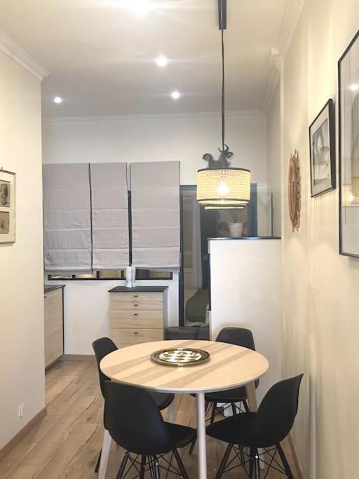 New 3bed/1ba Parisian Loft By The Eiffel Tower! *